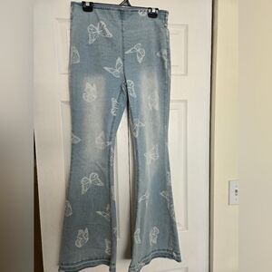 NWOT Junior No Boundaries  Light Blue Denim Bell Bottom Jeans Size M (7-9)